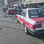 Choque leve frente al Mercado Municipal; conductores acuerdan sin intervención de autoridades