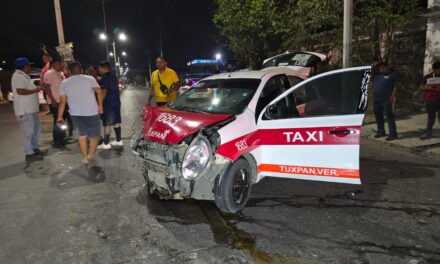 Grave accidente en el Libramiento López Mateos deja dos lesionados en Tuxpan