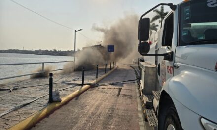 Incendio en refugio de indigentes bajo el bulevar moviliza a cuerpos de emergencia