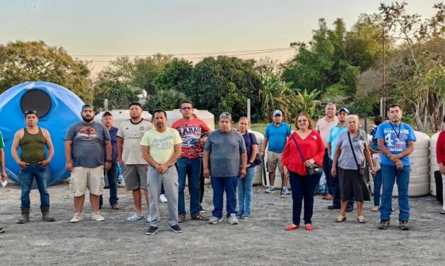 TUXPAN RECIBE NUEVA ENTREGA DE TINACOS SUBSIDIADOS GRACIAS A LA GESTIÓN DEL REGIDOR 5 JUAN GÓMEZ GARCÍA