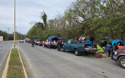 Mujeres de los 400 Pueblos se manifiestan frente a la sala de juicios orales