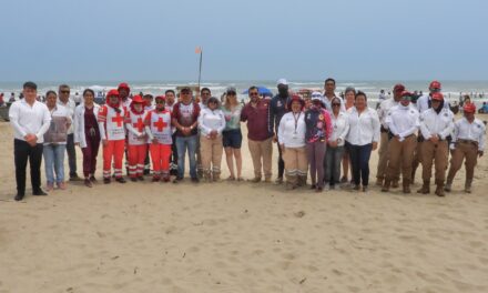 Alcalde Jesús Fomperoza y Melba López supervisan operativo turístico en playas de Tuxpan