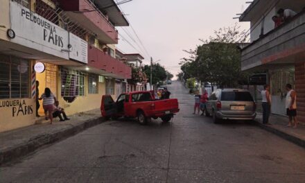 ¡Le soltaron la camioneta al Chamaco!