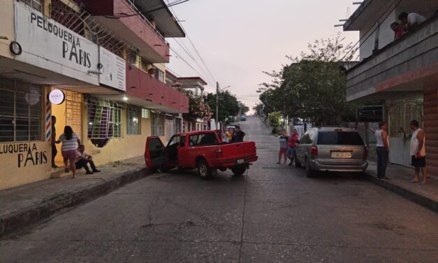 ¡Le soltaron la camioneta al Chamaco!