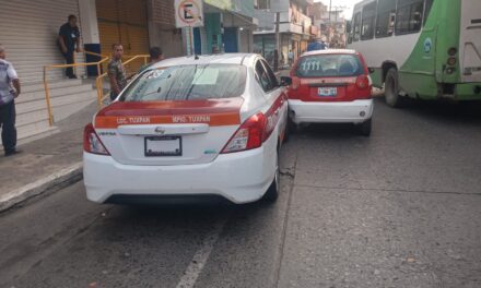 Taxistas se dieron su «Beso de Cachetito» en la Genaro