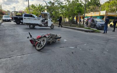 Chocan frente al Modelorama de la 18 de Marzo