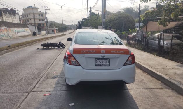 Mortalika Rebota detrás de un TAXI: Se lesiona