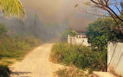 El humo se coló entre las casas en Villa Rosita