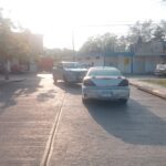 Choque en Santiago de la Peña por maniobra imprudente; sin lesionados