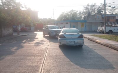Choque en Santiago de la Peña por maniobra imprudente; sin lesionados
