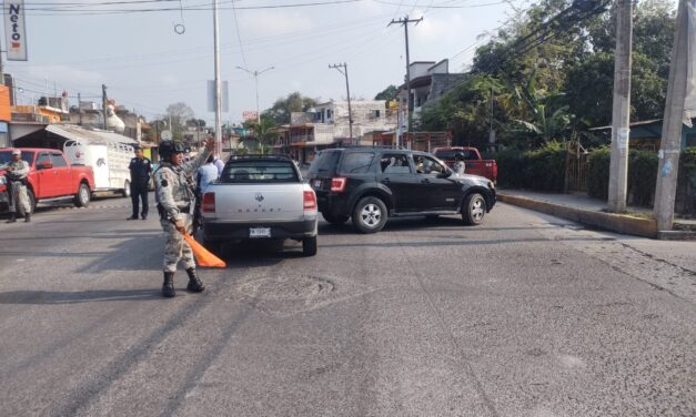 Aparatoso choque por maniobra imprudente en Las Américas; sólo daños materiales