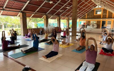 Contador Juan Gómez Promueve la Activación Física en Alto Lucero con Clase de Yoga