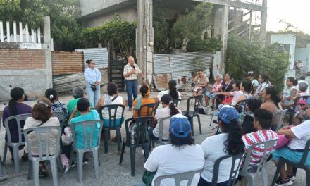 Juan Ramón Ganem se compromete con vecinos de la colonia Pisa Flores a rehabilitar vialidades y espacios deportivos