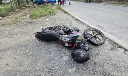Motociclista lesionado tras choque con vehículo particular en Juana Moza