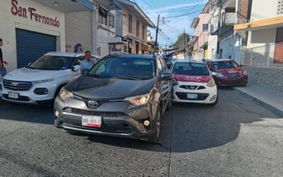 Accidente de Tránsito en el Centro de Tuxpan: Solo Daños Materiales