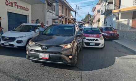 Accidente de Tránsito en el Centro de Tuxpan: Solo Daños Materiales