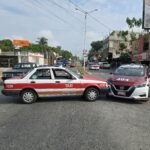 Taxi VS Taxi en la 2 de Abril