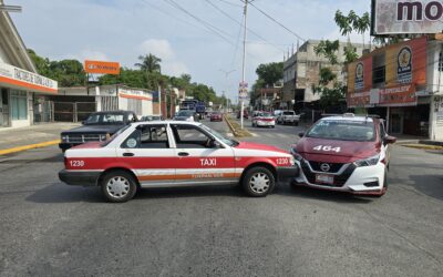 Taxi VS Taxi en la 2 de Abril