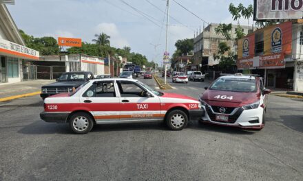 Taxi VS Taxi en la 2 de Abril
