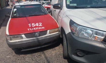 Se dan «Besito de Cachete» por el día del Taxista