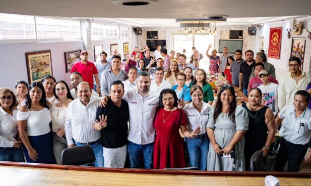 Daniel Cortina suma respaldo de trabajadores de la salud y abogados en “La Piqueta”, punto tradicional de los ganadores