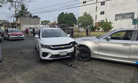 Presidente de CANACO Tuxpan protagoniza carambola; lo acusan de conducir en estado inconveniente
