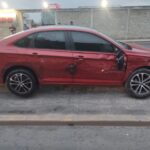 Choca autobús de ADO contra automóvil al maniobrar en la avenida Cuauhtémoc