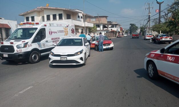Doña Juana resulta lesionada tras choque entre particular y taxi en la Del Valle