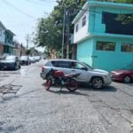 Motociclista y su acompañante resultan lesionados en choque en la colonia Escudero