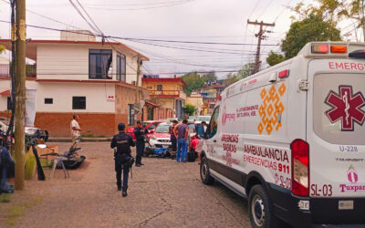 Tres lesionados en choque entre taxi y motocicleta en pleno centro de Tuxpan