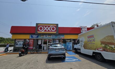 Robo a OXXOs pone en jaque a la Policía de Tuxpan: delincuentes de la tercera edad intimidan con armas de fuego