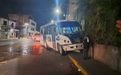 Conductor «FANTASMA» se estrella contra barda en la colonia Anáhuac