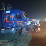 Trailero pierde el control y provoca accidente en el libramiento portuario de Tuxpan