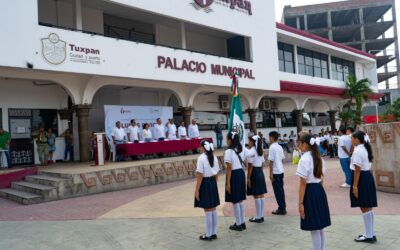 Primaria Luis Donaldo Colosio participa en Lunes Cívico, en la explanada municipal