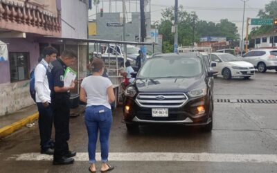 “¡Yo lo tenía en verde!”: Confusión en semáforos provoca choque en Tuxpan