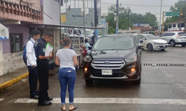 “¡Yo lo tenía en verde!”: Confusión en semáforos provoca choque en Tuxpan
