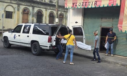 Muere dueño de florería mientras trabajaba en el Centro de Tuxpan