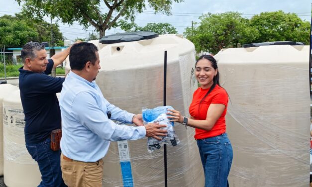 Regidor Juan Gómez Regresa con Fuerza: Entrega de Tinacos Subsidiados en Alto Lucero