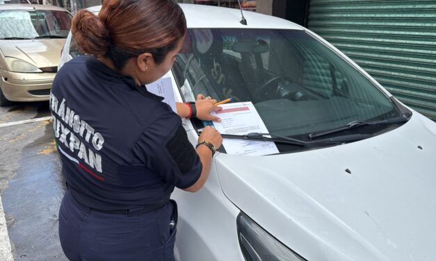 ¿Auto abandonado o historia de fin de semana que se salió de control?