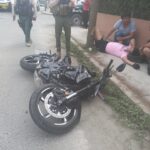 Motociclista resulta lesionado tras intentar rebase en la colonia Los Pinos