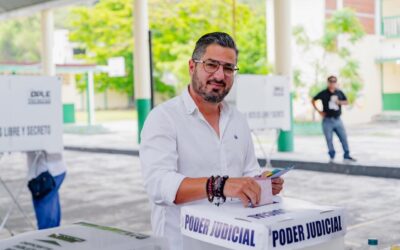 Daniel Cortina, emite su voto