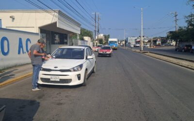 Choque entre taxi y vehículo particular moviliza a las autoridades en la Avenida Cuauhtémoc