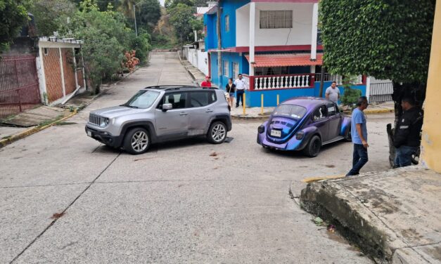 Choque en la colonia Miguel Alemán no deja lesionados, solo daños materiales