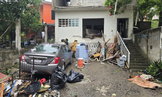 Explosión en vivienda de Tuxpan deja tres lesionados, entre ellos un menor; fuga de gas, la probable causa
