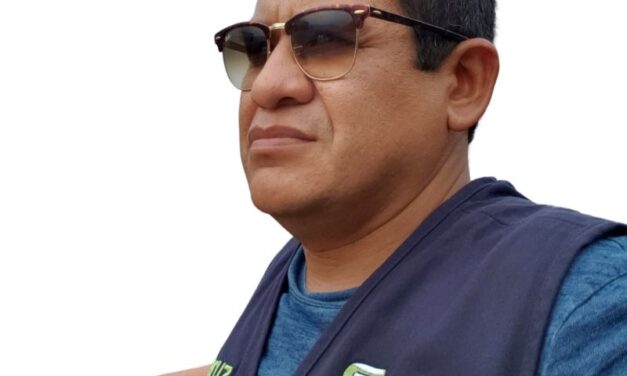 «Hay polvo negro que ensucia la ropa blanca, y polvo blanco que ensucia la ropa negra» – Antonio Arango