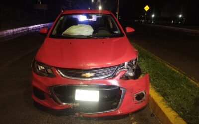 ¡Qué noche la de anoche!: Encuentran vehículo abandonado tras chocar contra luminaria en Tuxpan