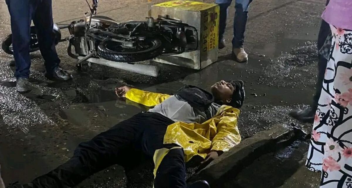 Motociclista repartidor es embestido por automóvil en la colonia Azteca