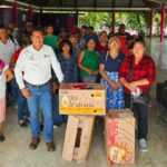 Se entregaron paquetes de pollitas ponedoras a productores de Tuxpan