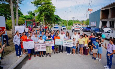 Daniel Cortina inaugura puente peatonal y entrega la limpieza de más drenes pluviales
