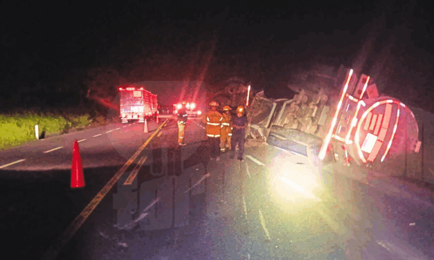 Desprendimiento de autotanque con xileno genera movilización de emergencia en la carretera Tuxpan-Tampico